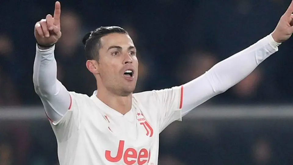 Figura gigante de Cristiano Ronaldo sorprendió en un carnaval de Italia