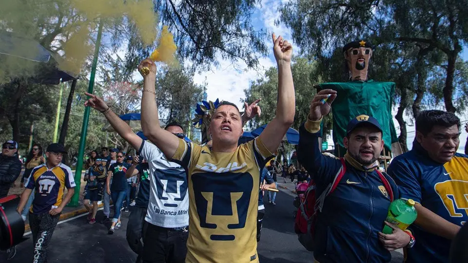Rebel festeja su aniversario 22 con colorida caravana