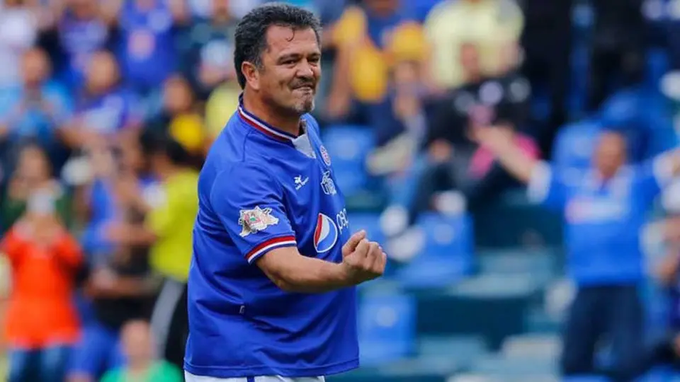 Carlos Hermosillo 'pintó dedo' a Billy Álvarez durante un programa de TV