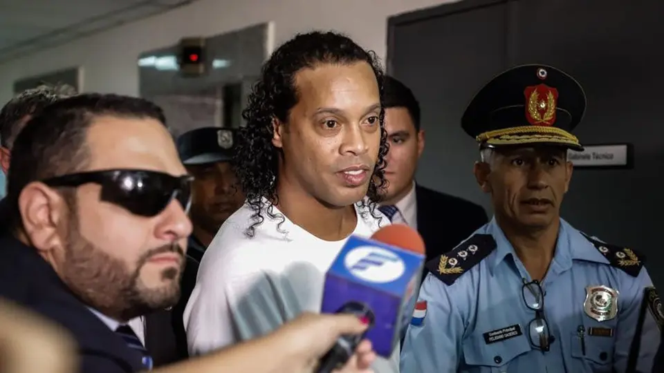 Así salió Ronaldinho de la cárcel en Paraguay