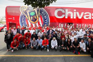 Chivas visitó la fabrica de Omnilife en Guadalajara