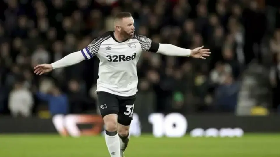 Rooney arremete: 'Puedo renunciar a cualquier cosa, pero no  todos los futbolistas'