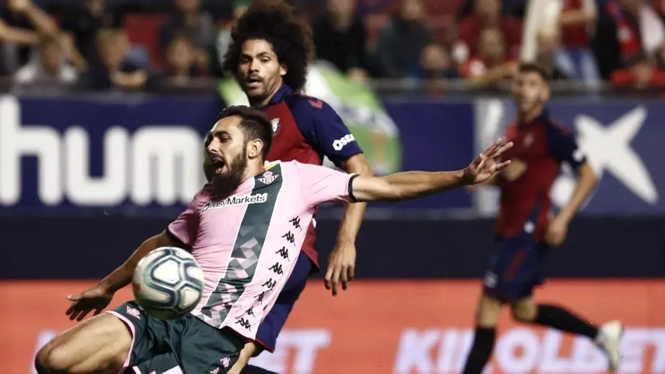 Betis continúa racha negativa de visitante al empatar ante Osasuna