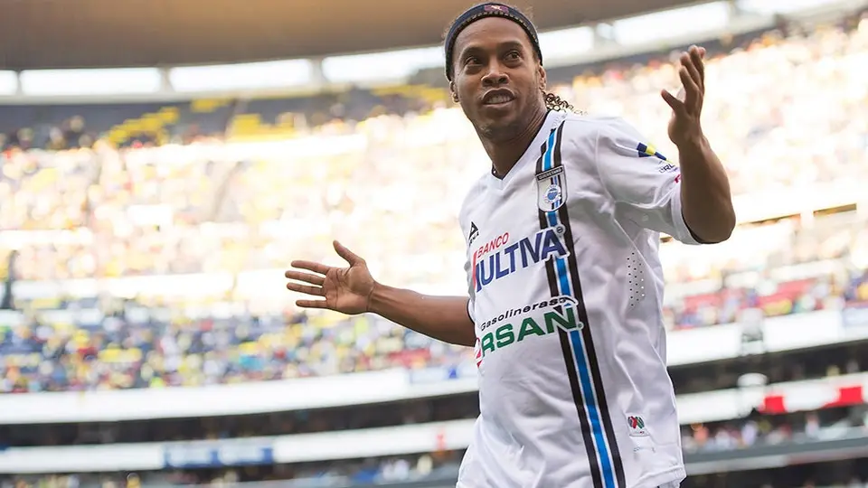 Ronaldinho comparó su ovación en el Azteca con la del Bernabéu