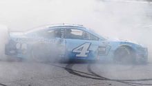 Kevin Harvick, ganador del circuito Darlington Raceway en el regreso de la NASCAR