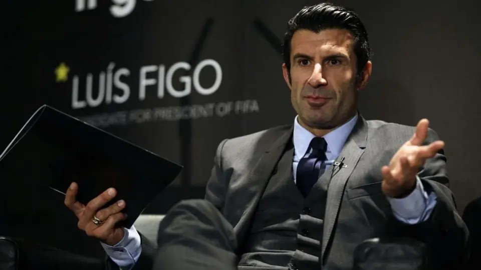 Figo: 'El futbol no tiene por qué estar en problemas políticos'