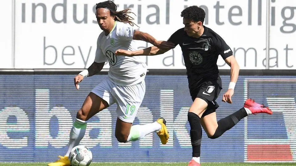 Augsburgo y la manta que colocó en su estadio: 'El futbol vivirá, su negocio es enfermo'