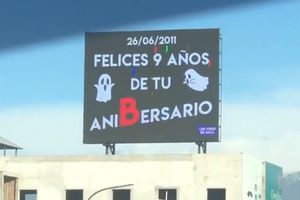 Video: Aficionado del Boca recordó el descenso del River en una pantalla gigante