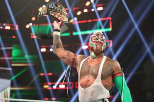 ¿Rey Mysterio está en estado crítico por lesión en el ojo?