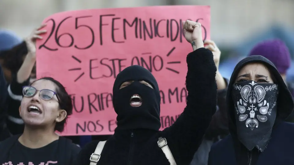 VIDEO: Fotógrafa sufrió quemaduras en marcha del Día de la Mujer