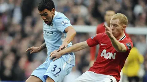 Paul Scholes reveló que en el United intentaron patear a Ronaldinho por su frustrado fichaje