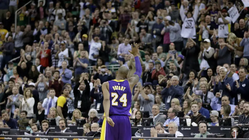 Dueño de los Mavericks decidió retirar el '24' en honor a Kobe Bryant