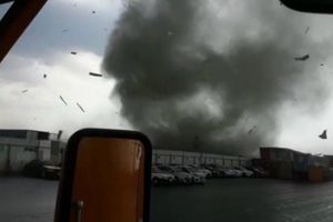 VIDEO: Tornado en Apodaca, Nuevo León, dejó un muerto