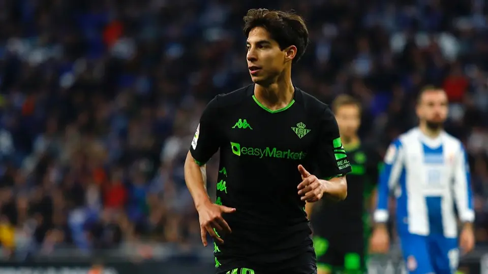 Diego Lainez fue operado de apendicitis en Sevilla