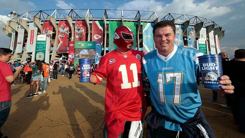 Pirateria del Chiefs vs Chargers, con bajas ventas en el Azteca