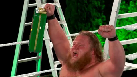 Otis y Asuka, los ganadores de Money in the Bank 2020
