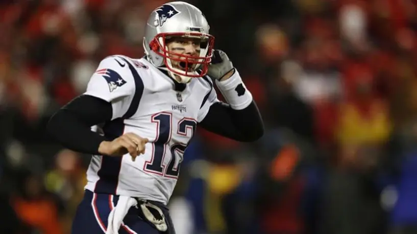 Joe Montana aconsejó a Tom Brady no dejar a Patriots