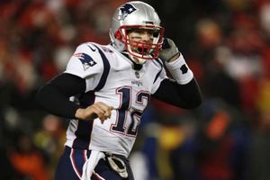 Joe Montana aconsejó a Tom Brady no dejar a Patriots