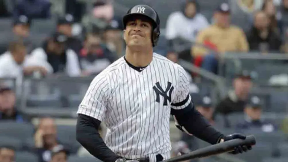 MLB analiza iniciar temporada en sedes de entrenamiento y sin público
