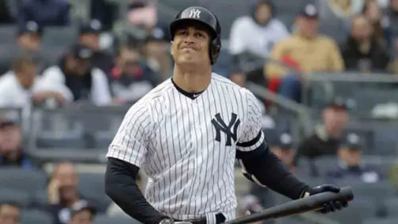 MLB analiza iniciar temporada en sedes de entrenamiento y sin público