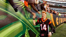 Andy Dalton regresó a la titularidad para darle a Bengals su primer triunfo de la temporada