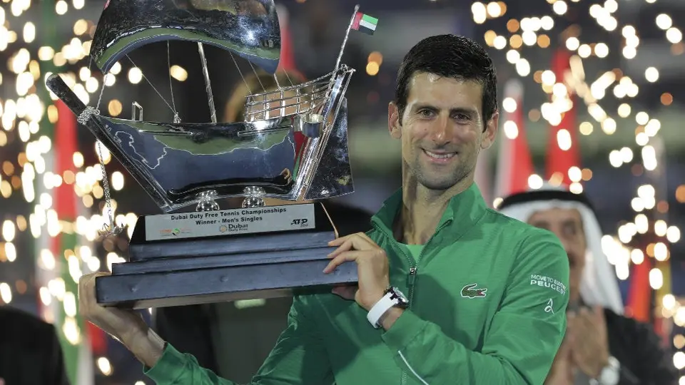 Djokovic venció a Tsitsipas y se coronó campeón de Dubai