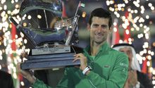 Djokovic venció a Tsitsipas y se coronó campeón de Dubai