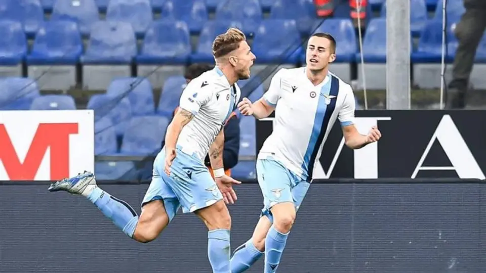 Lazio llegó a 20 partidos sin perder en Serie A y se mantiene a un punto de la Juventus 
