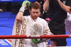 Canelo no le cierra las puertas a una combate con un peleador de UFC