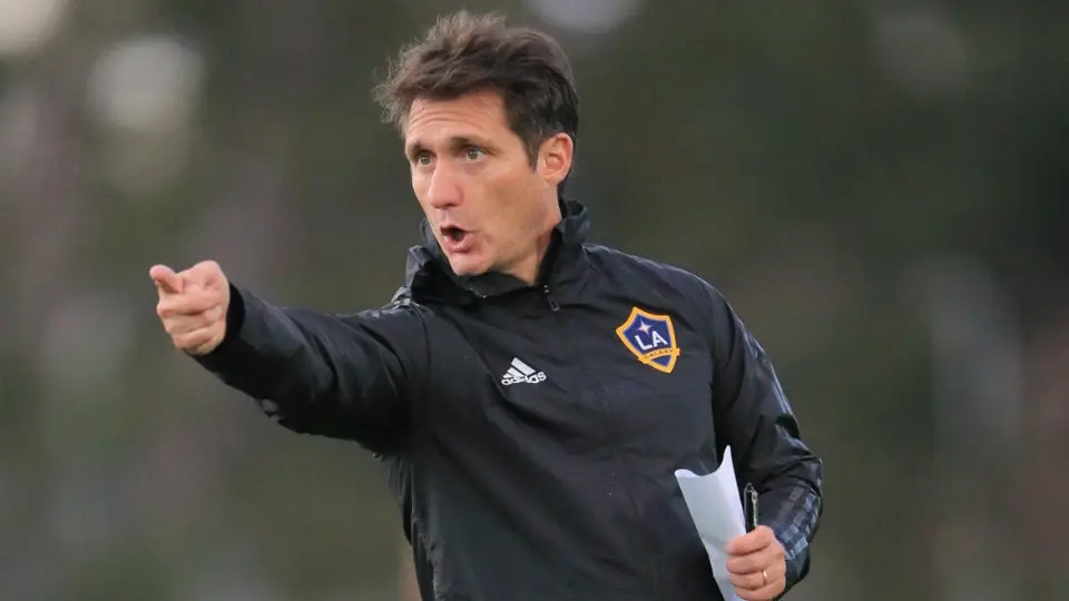 Barros Schelotto destacó 'lado humano' de Chicharito en su llegada al Galaxy