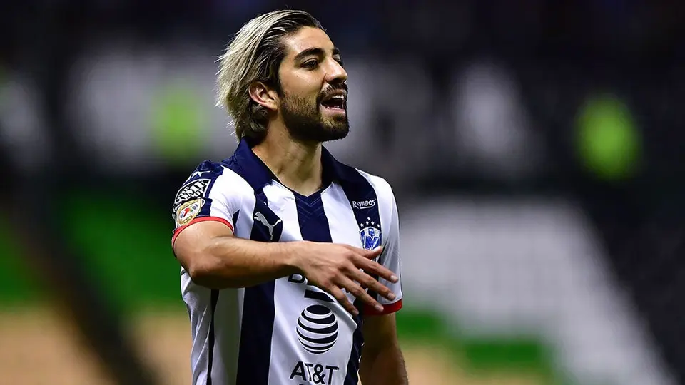 VIDEO: Rodolfo Pizarro hizo 'corte de manga' a la afición de León