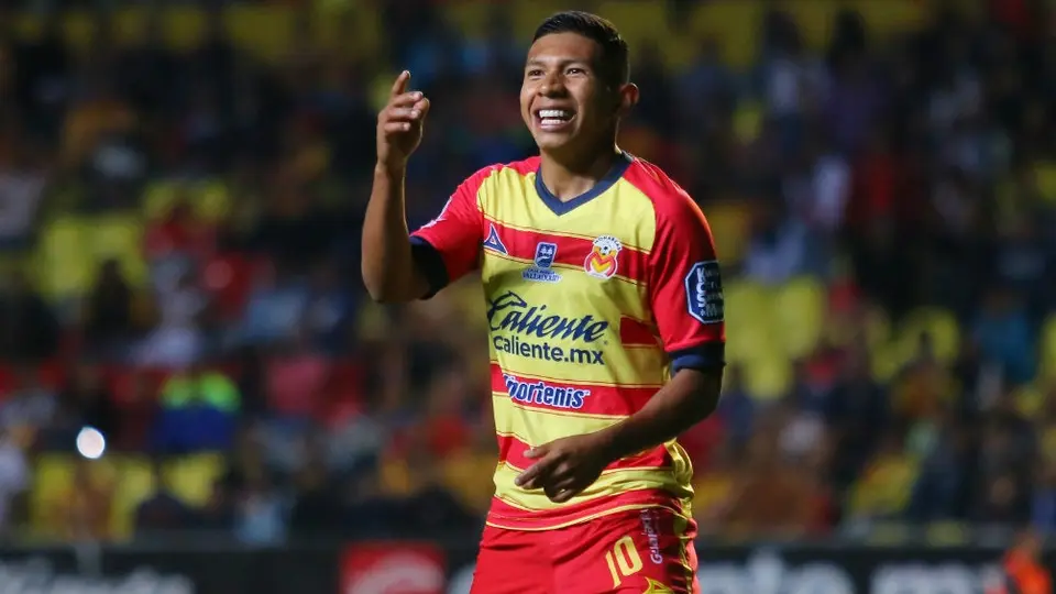 Edison Flores, jugador de Monarcas, se casó en el Estadio Nacional de Lima