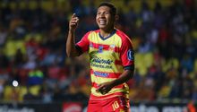 Edison Flores, jugador de Monarcas, se casó en el Estadio Nacional de Lima