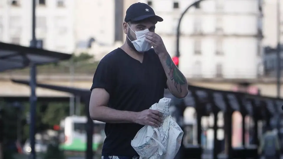 Hombre argentino podría enfrentar 15 años de prisión por 'infectar' a 11 personas con Coronavirus