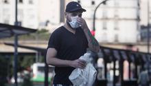 Hombre argentino podría enfrentar 15 años de prisión por 'infectar' a 11 personas con Coronavirus
