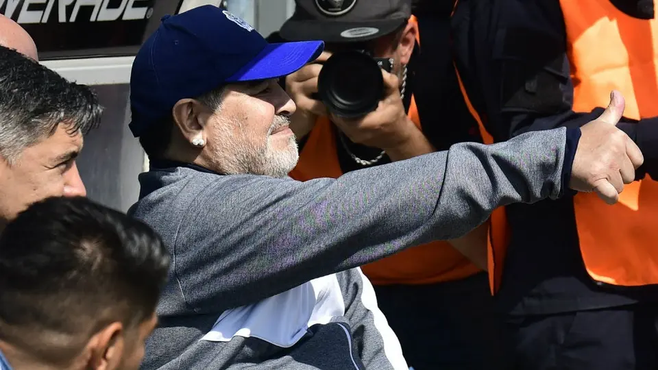Maradona recibió visita 'especial' en el entrenamiento de Gimnasia y Esgrima La Plata