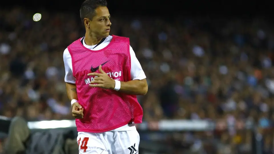 Sevilla se despidió de Chicharito después de oficializarse su fichaje con Galaxy