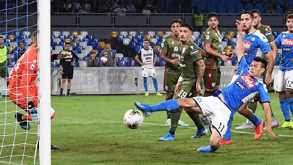 Napoli y Chucky Lozano se cansaron de fallar y perdieron ante Cagliari