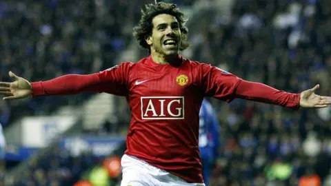 Gary Neville criticó falta de profesionalismo de Tévez en Manchester United