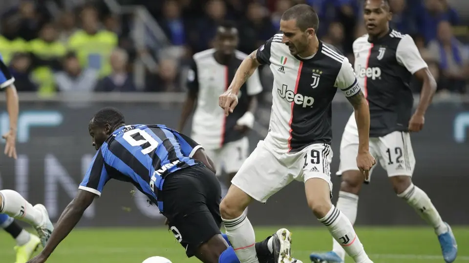 Leonardo Bonucci causó polémica en Italia por gesto con árbitro