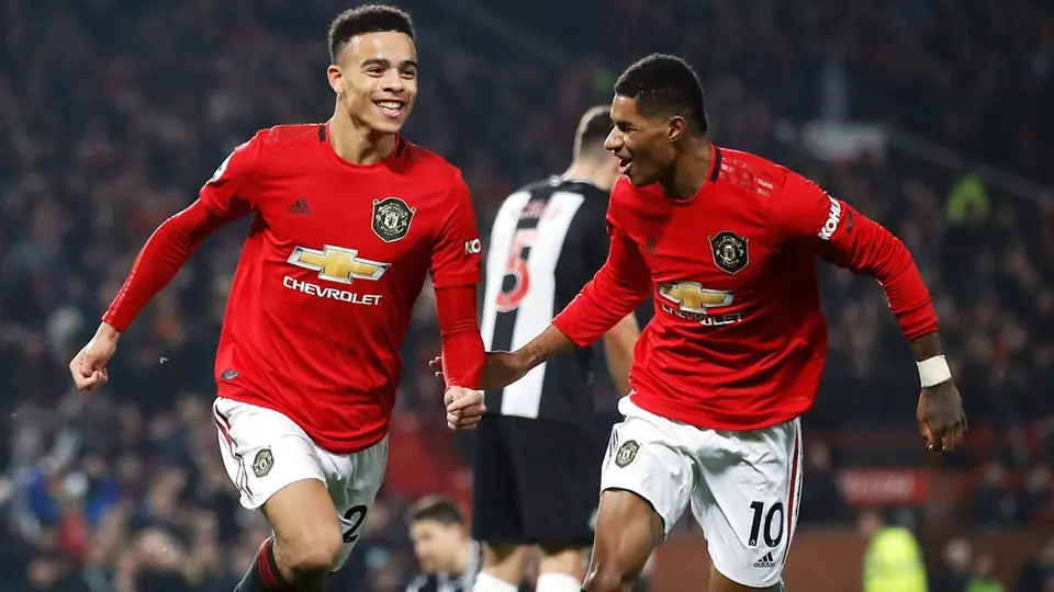 Manchester United remontó al Newcastle y respiró en Premier League