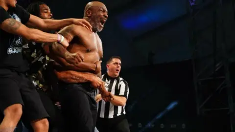 Chris Jericho: 'No le das un guión a Mike Tyson, simplemente sales y sucede'
