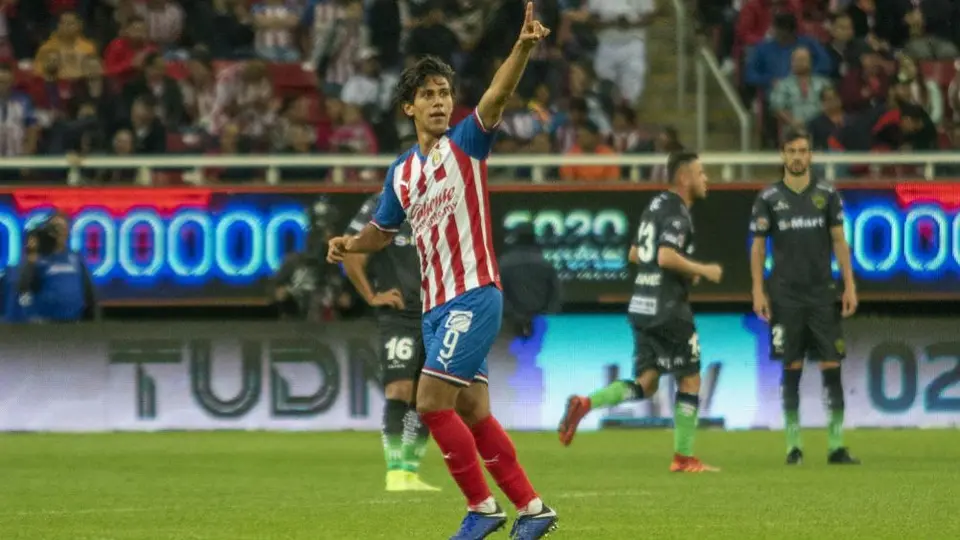 JJ Macías incitó a Carlos Salcedo a volver a Chivas