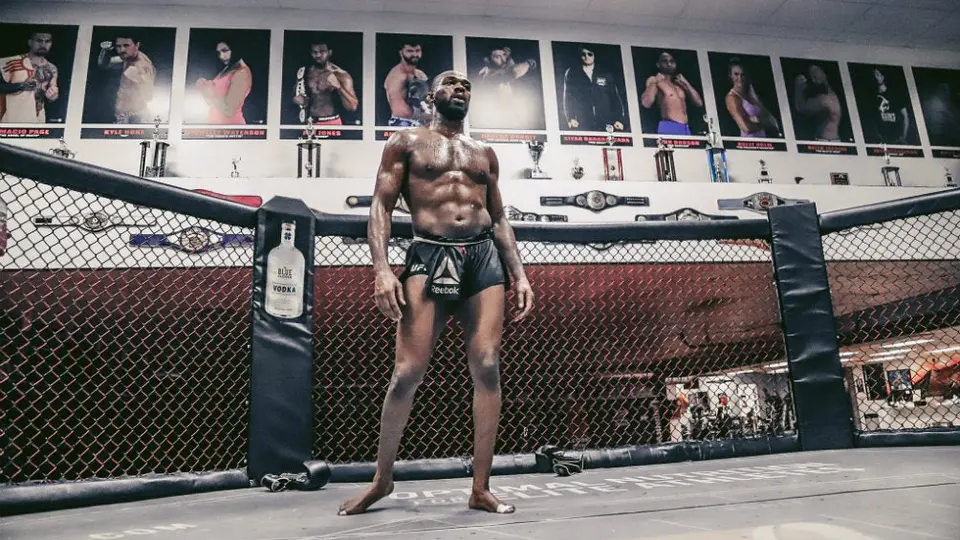Jon Jones, Campeón de la UFC, detenido por manejar ebrio y con arma de fuego