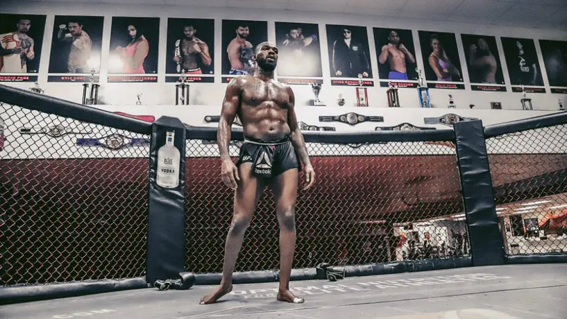 Jon Jones, Campeón de la UFC, detenido por manejar ebrio y con arma de fuego
