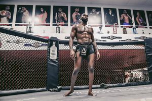 Jon Jones, Campeón de la UFC, detenido por manejar ebrio y con arma de fuego