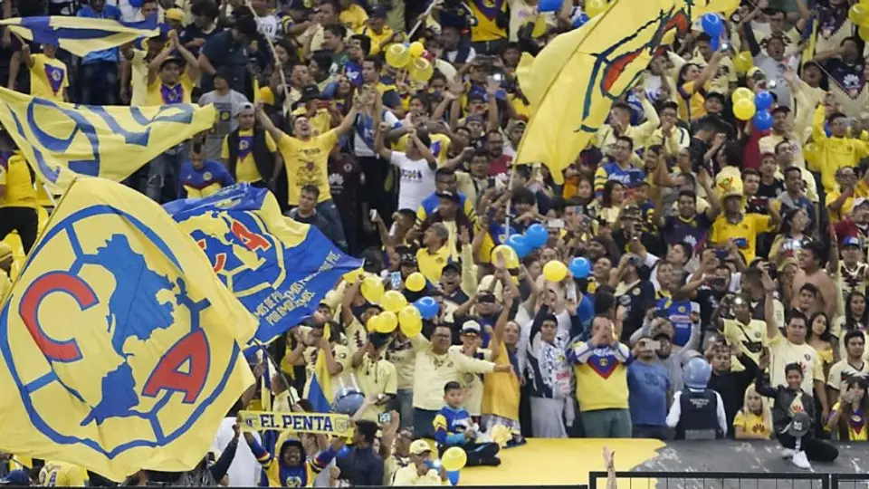 Estadio Azteca negó caída de aficionada en el Clásico Joven