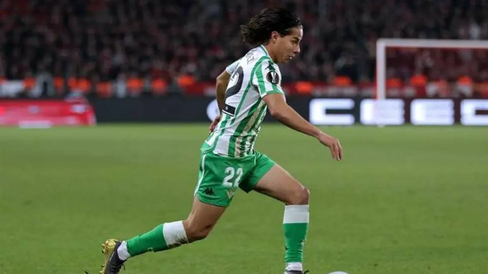 Diego Lainez es el segundo jugador con menos minutos en el Betis