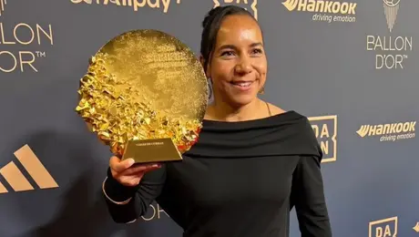 Así vivió Charlyn Corral la entrega del Trofeo Gerd Müller en la gala del Balón de Oro 2026