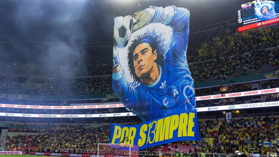 El tifo que desplegó la porra del América dedicado a Memo Ochoa